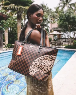 A.i.3 THE LEGACY TOTE