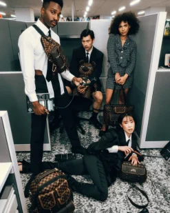 CHECKMATE ROYALE MESSENGER BRICK BAG