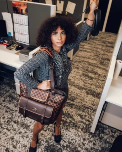 CHECKMATE ROYALE TOTE