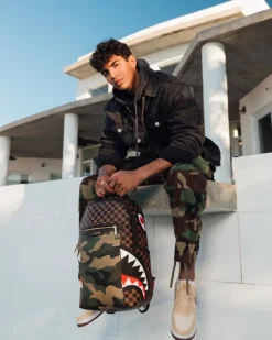 EXTERIOR GOLD ZIP POCKET SHARKS IN PARIS BACKPACK (DLXV)