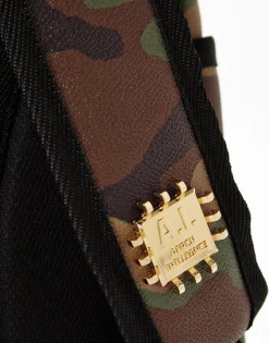 LION CAMO