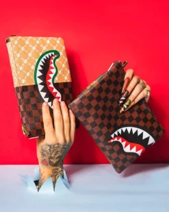 PARIS VS FLORENCE CROSSOVER CLUTCH
