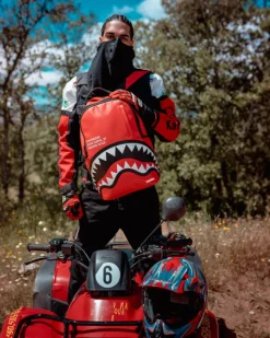 SHARK CENTRAL (RED) (DLXV)