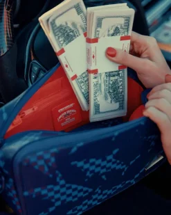 SHARK CHECK (BLUE) TOILETRY