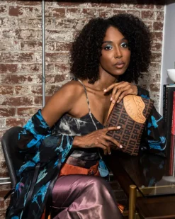 SHARKFINITY CROSSOVER CLUTCH