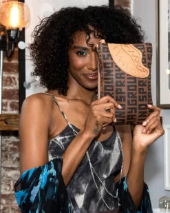 SHARKFINITY CROSSOVER CLUTCH