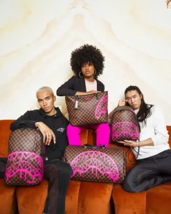 THE ARTISTS TOUCH DUFFLE