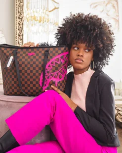 THE ARTISTS TOUCH TOTE