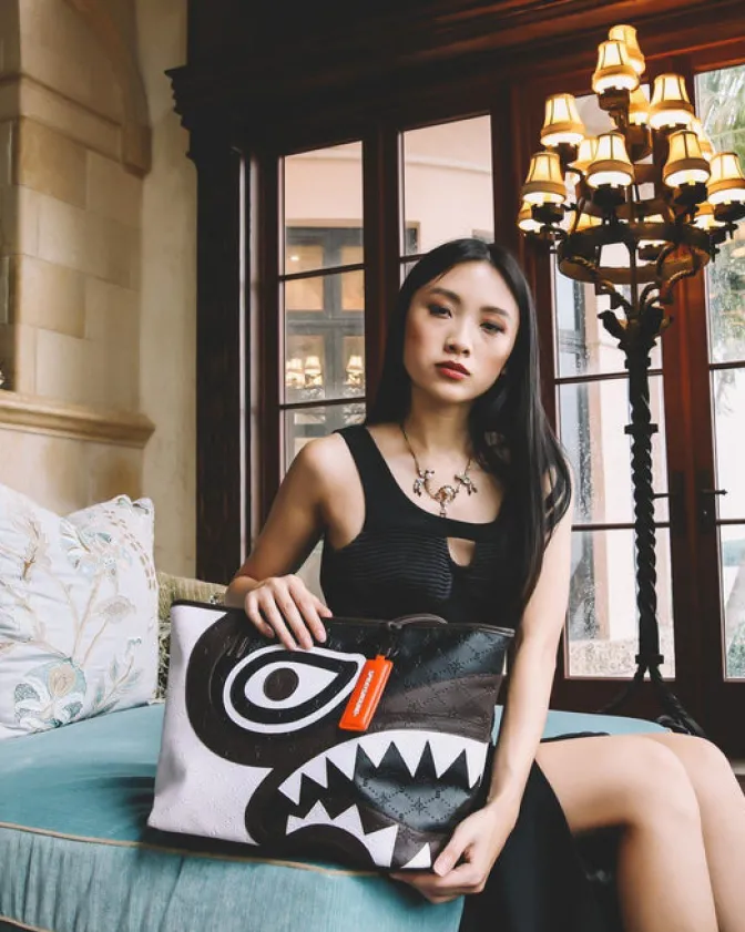 V.V.I.P. TOTE