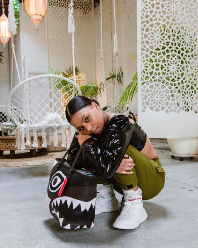 V.V.I.P. TOTE
